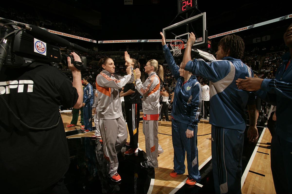 杏彩体育官方-全明星赛中球星发挥出色助球队获胜