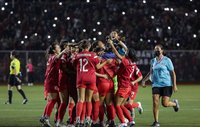 杏彩体育平台-非洲女足球员在世界比赛中勇斗强队