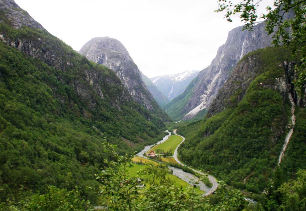 杏彩体育官方-瑞典遭遇冰岛逼平,间接助攻送走三分