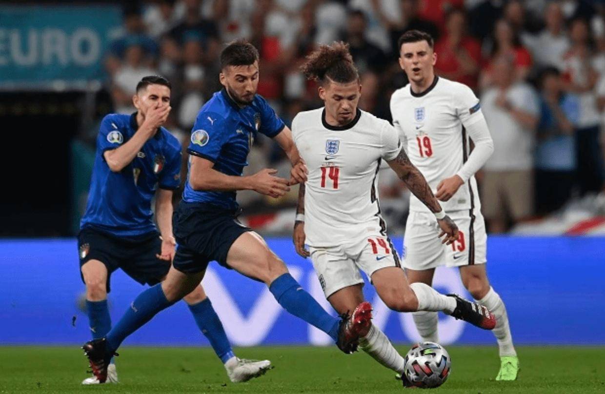 球员斗志昂扬，欧预赛比赛展现无限张力