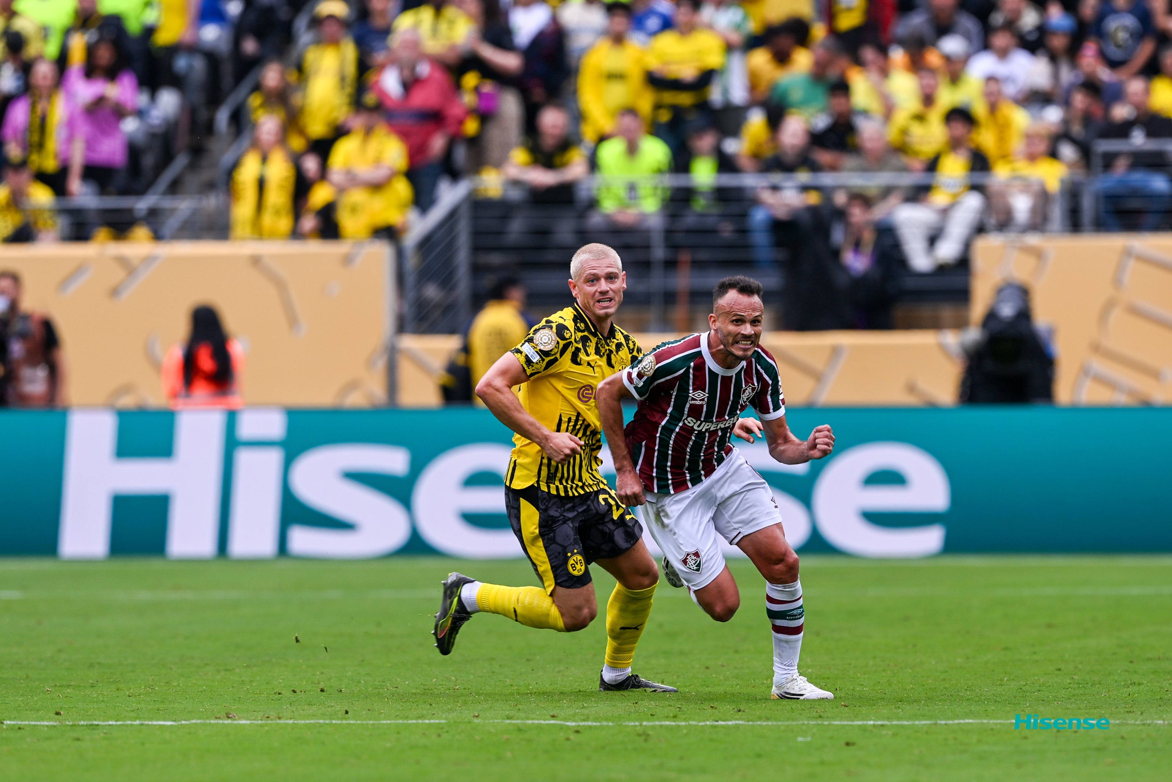 多特蒙德取胜,球迷欢呼胜利到来 多特蒙德取胜,球迷欢呼胜利到来