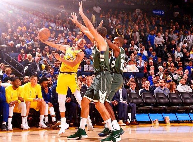 关于雄鹿轻取对手,全面占据优势的信息 关于雄鹿轻取对手,全面占据优势的信息